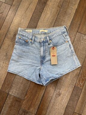 Levi’s 80s Mom Shorts